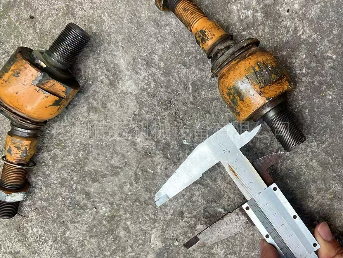 CASE Busy at Both Ends Case 580N Steering Tie Rod Ball Joint CASE 凯斯 两头忙 方向拉杆 球头