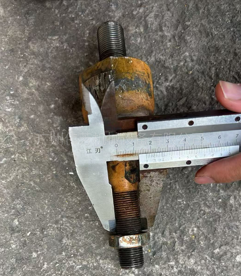 CASE Busy at Both Ends Case 580N Steering Tie Rod Ball Joint CASE 凯斯 两头忙 方向拉杆 球头