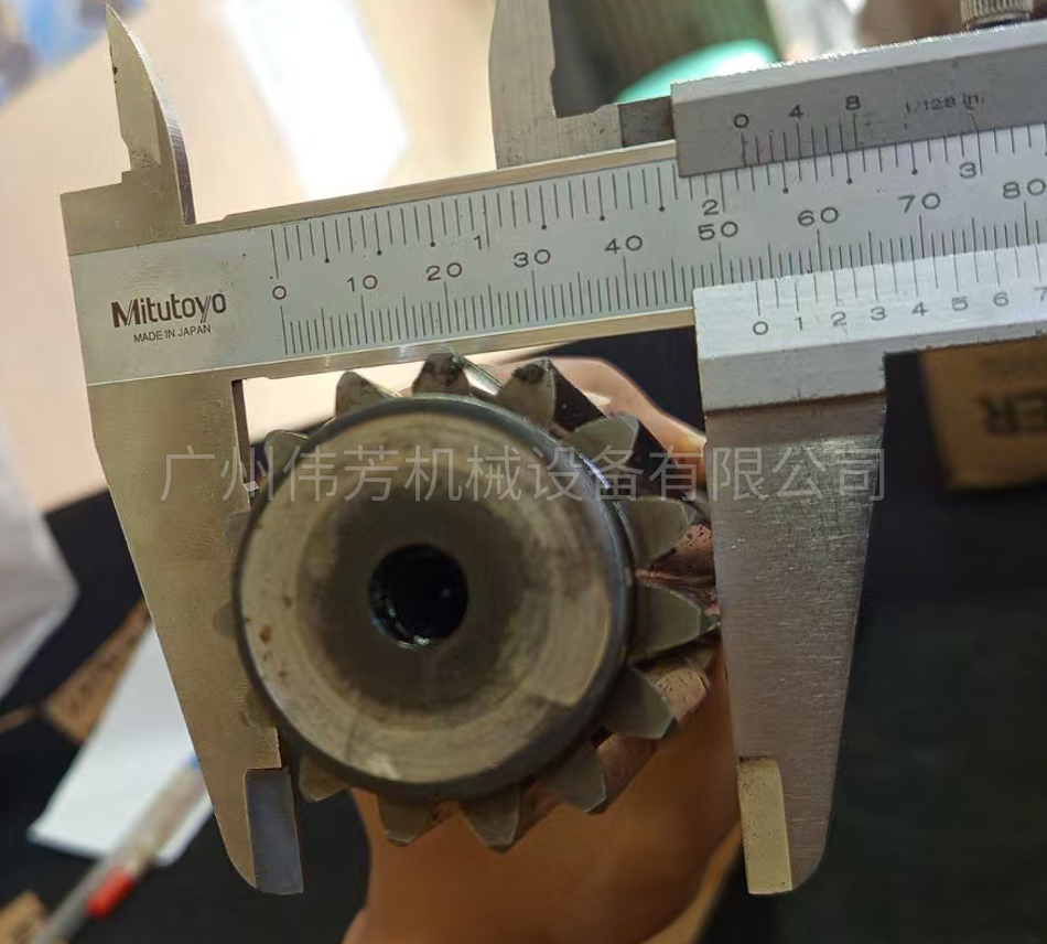 zx170w-3 日立轮挖 前桥 半轴 1143903 Hitachi wheeled excavator front axle half shaft 1143903 